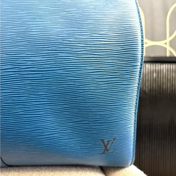 Authentic Louis Vuitton Keepall 45 blue Epi leather travel bag unisex - Picture 3 of 16